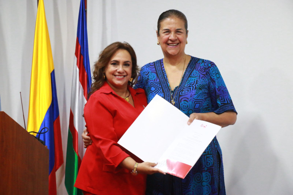 La Universidad del Valle entregó la Distinción Académica de Profesora Emérita a la profesora jubilada Claudia Santamaría de Herrera
