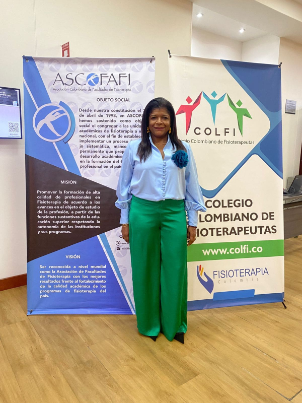 Profesora Esther Cecilia Wilches Luna recibe destacado premio nacional por su trayectoria en fisioterapia