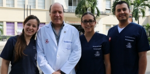 Residentes y Docentes de Univalle operan en el HUV exitosamente un tumor raro en menor de edad