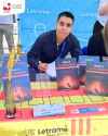 Egresado y docente de la Facultad de Salud presenta obra literaria en el Día de Sant Jordi en Barcelona