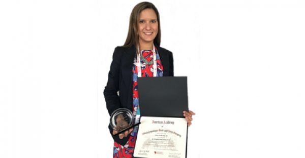 Academia Americana de Otorrinolaringología premia a médica de Univalle