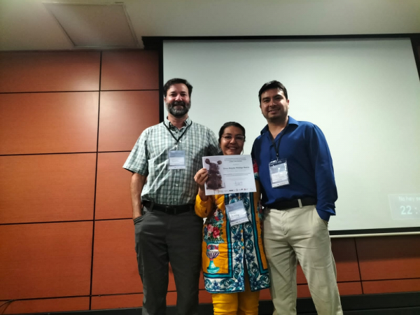 Funcionaria de la Facultad de Salud recibe “Premio Honorario” de la Red CICUALES por su incansable labor en las ciencias de animal de laboratorio