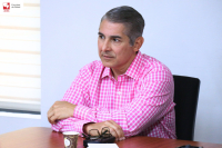 La Facultad de Salud recibió al egresado destacado Dr. Nelson Arboleda, líder en salud global en las Américas